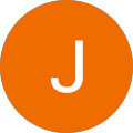 Orangefarbener runder Hintergrund mit einem 'J'